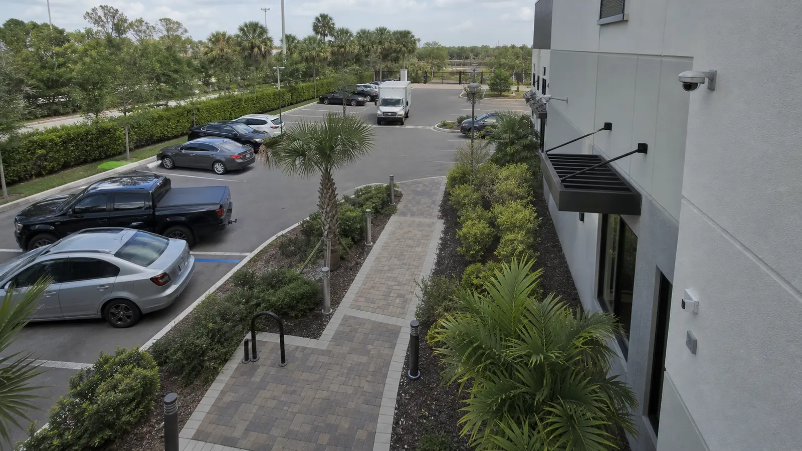 Commercial parking approach divided into realistic detection and identification distances
